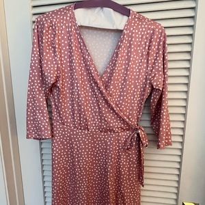 Cute classy dress for work or play.